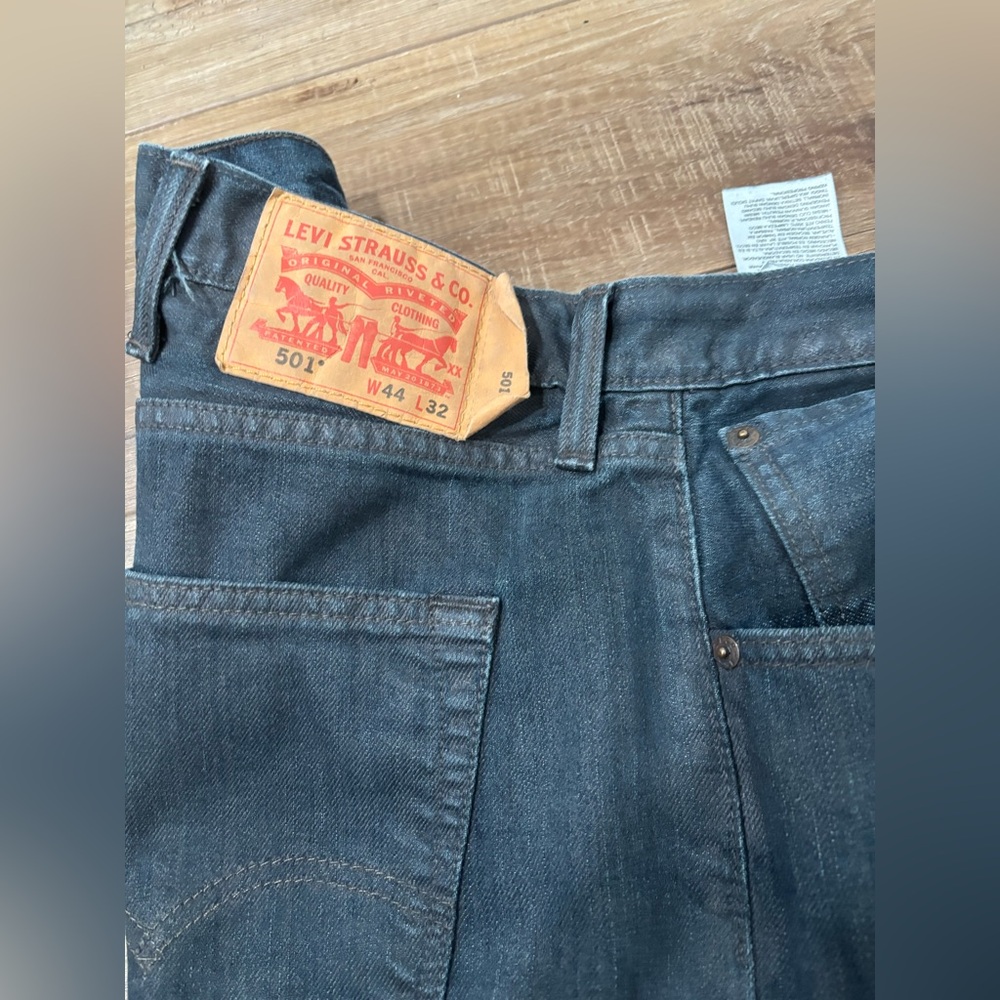 Levi’s 501 dark wash w44 L32 - Picture 2 of 8